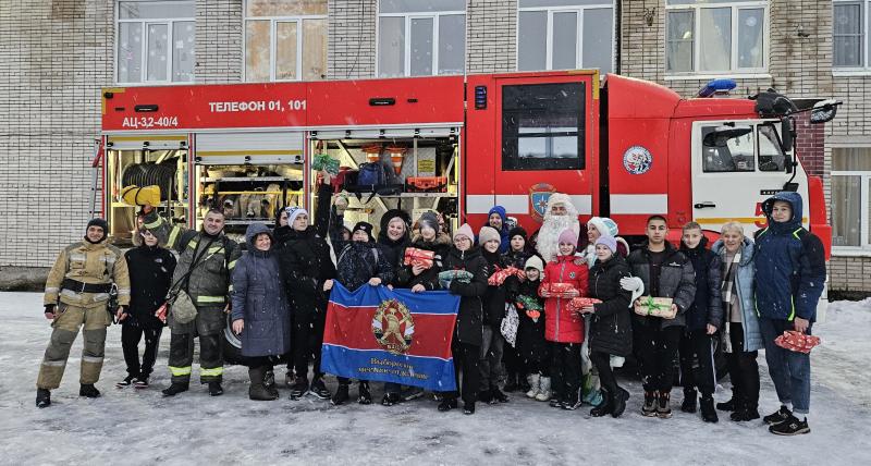 Поздравление с наступающим Новым годом от сотрудников МЧС