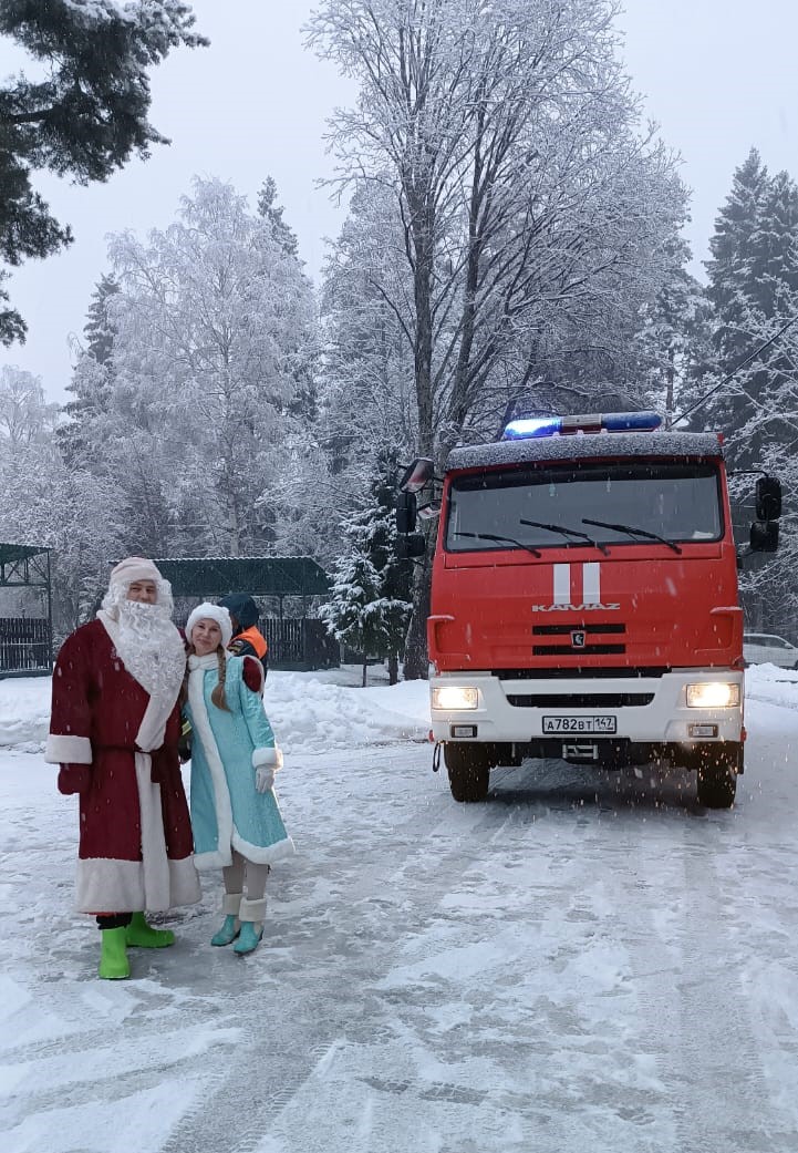 Поздравление с наступающим Новым годом от сотрудников МЧС