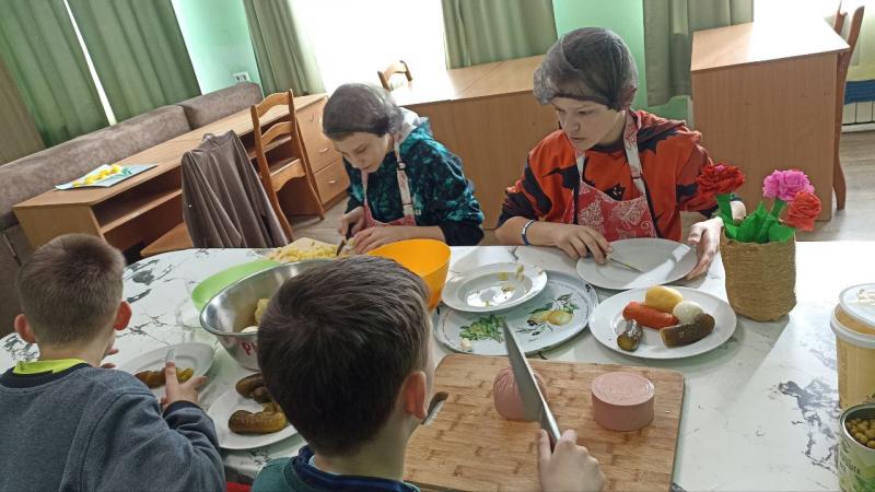 Мастер-класс по приготовлению салата оливье