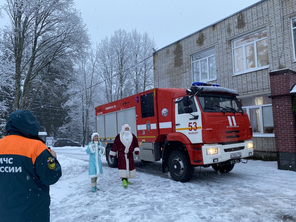 Поздравление с наступающим Новым годом от сотрудников МЧС