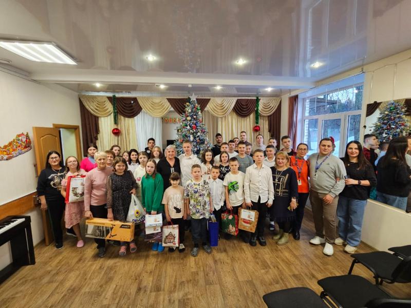Приезд представителей гипермаркета «Лента» с новогодними подарками