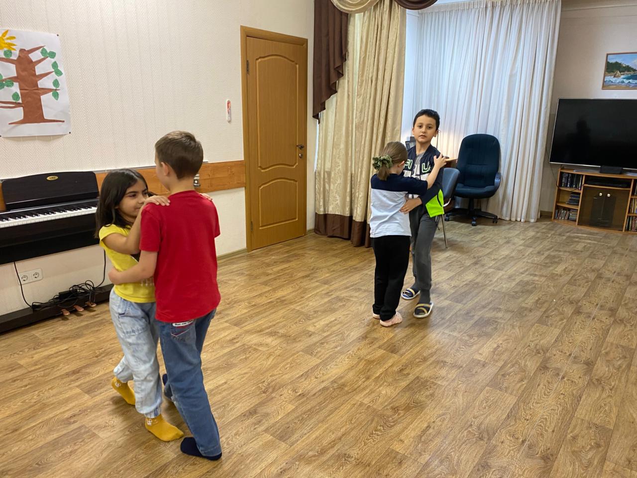 "За кулисами праздника: подготовка к яркому Новому году"