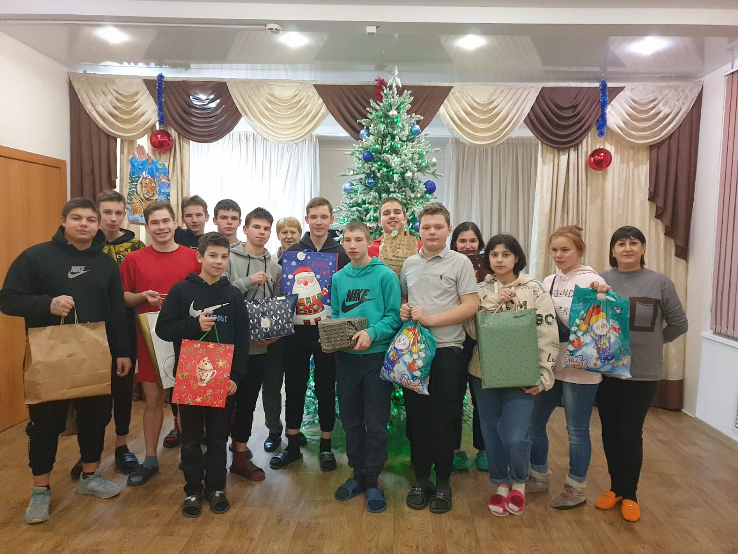 Наши первые Новогодние подарки от гостей