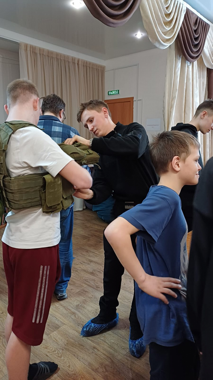 Гости из Приморского торгового порта и военно-патриотического клуба «Бастион»